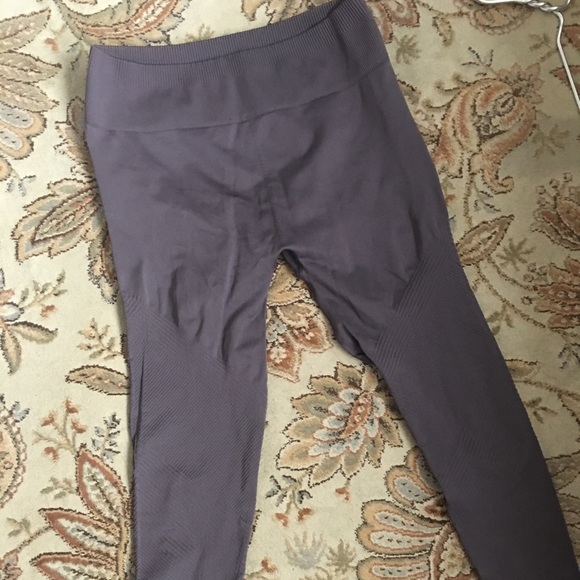 Fabletics Pants - Fabletics 7/8 Moto leggings